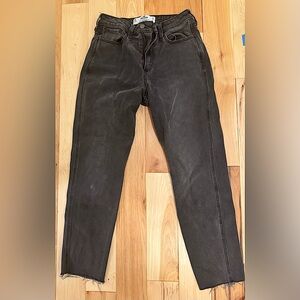Hollister Black Curvy High-rise Mom Jean size 5/27